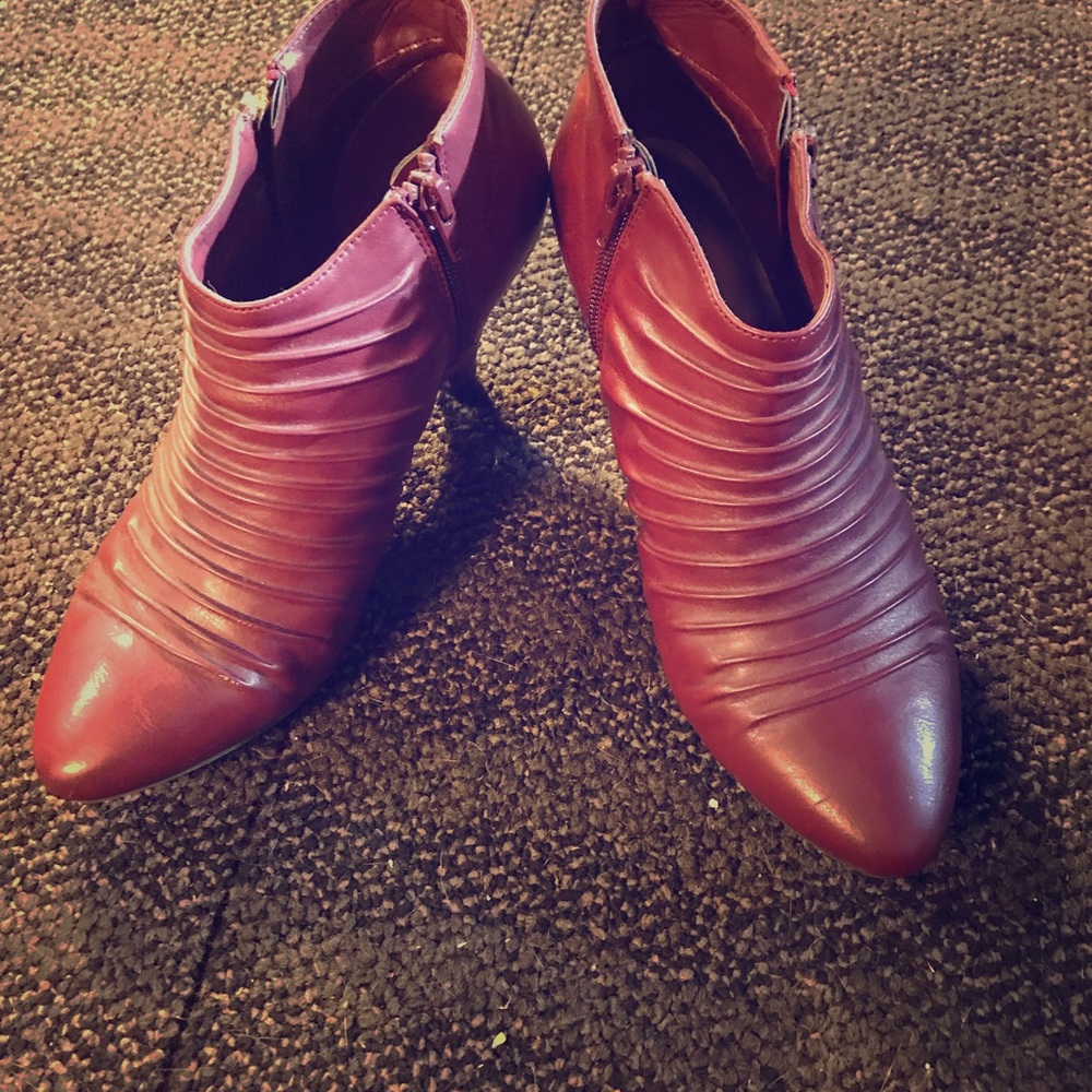 Rialto Heel Booties